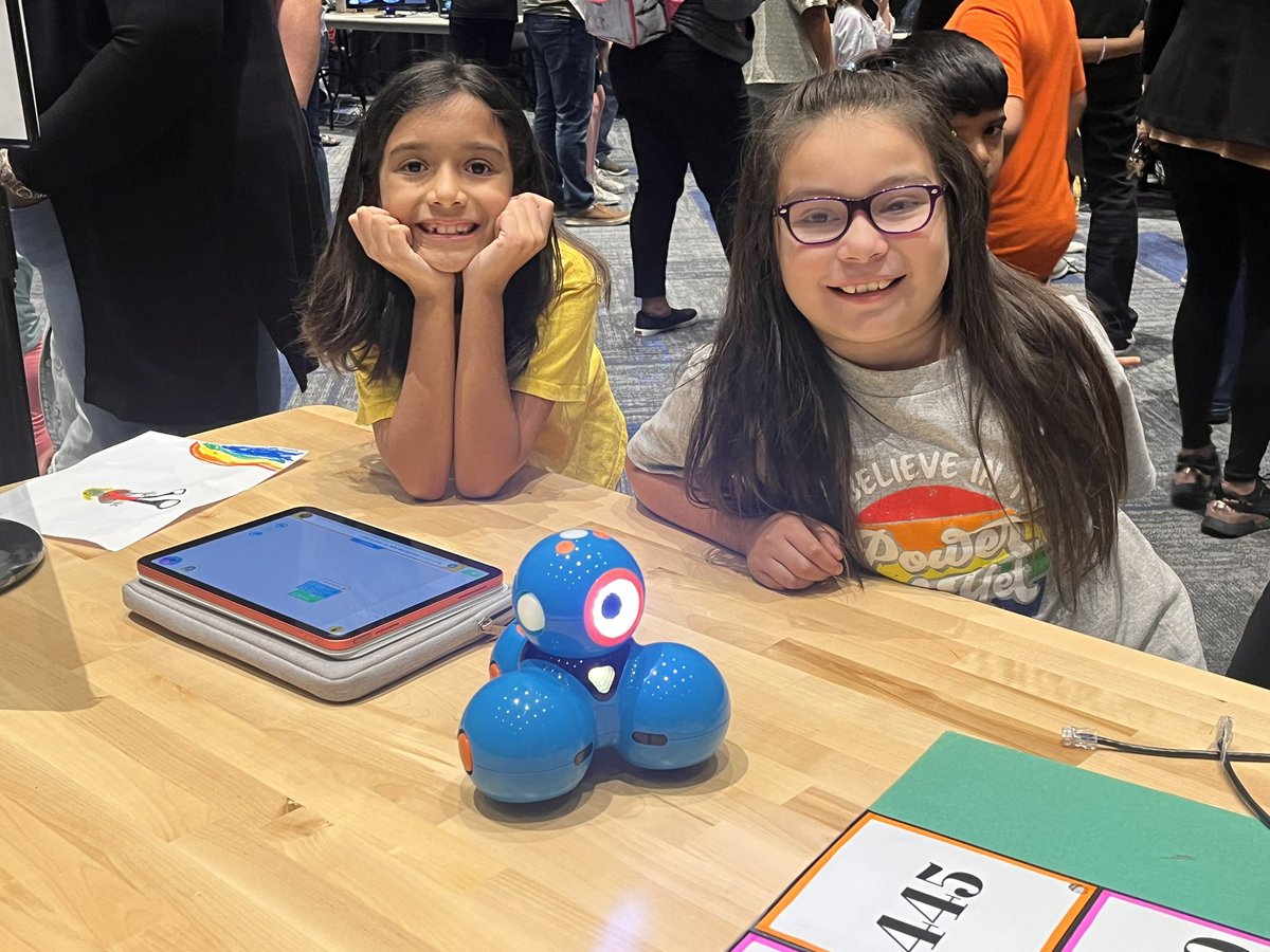 msayersclass's tweet photo. WOW I AM SO PROUD OF THESE GIRLS! We had so much fun at the #cfisdedtech tonight! We loved presenting about coding with Dash and Beebots! #BeAHooverHero #CFISDSpirit #BringingOutTheBest @HooverCFISD @CyFairISD https://t.co/6Y4xwQPW5p