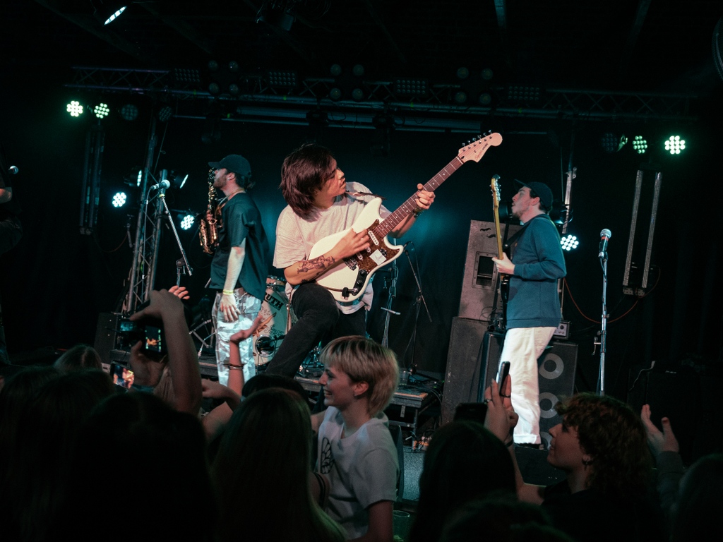 latenov_'s tweet photo. 2 weeks out from our tomcat show in brisbane 

1 week left to buy a presale ticket and go into the running to win some sweet sweet merch 🥴

📸 James Latter
#music #livemusic #concerts #band #concert #live #musicindustry #bandmerch #bandtshirt #squire #fender #shure #linesix https://t.co/za8cXvxXks
