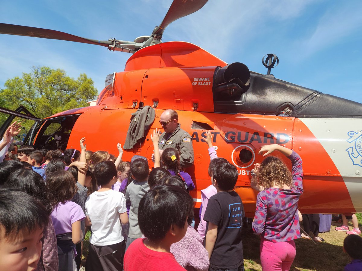 MES_MsNguyen's tweet photo. What a wonderful last couple days of Purple Up Week with Wednesday's Coast Guard helicopter visit and today's 2nd Grade Field Trip! https://t.co/gG9GZlPCt9