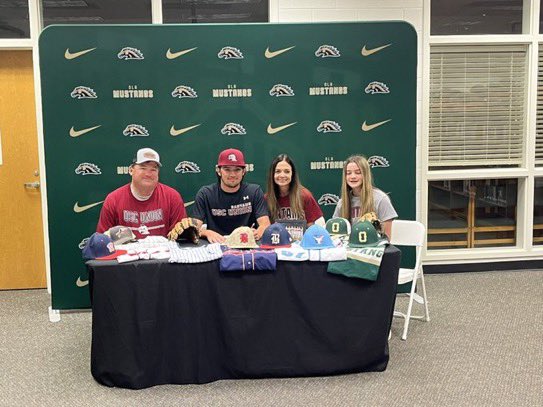 olabaseball1's tweet photo. Our dude @WillWesley34 inked it with @UnionUsc tonight! True definition of loving the game and being persistent to obtain a dream. We are proud of you. Let’s finish what we started!! Go be great young man. https://t.co/65TE9dmIQD