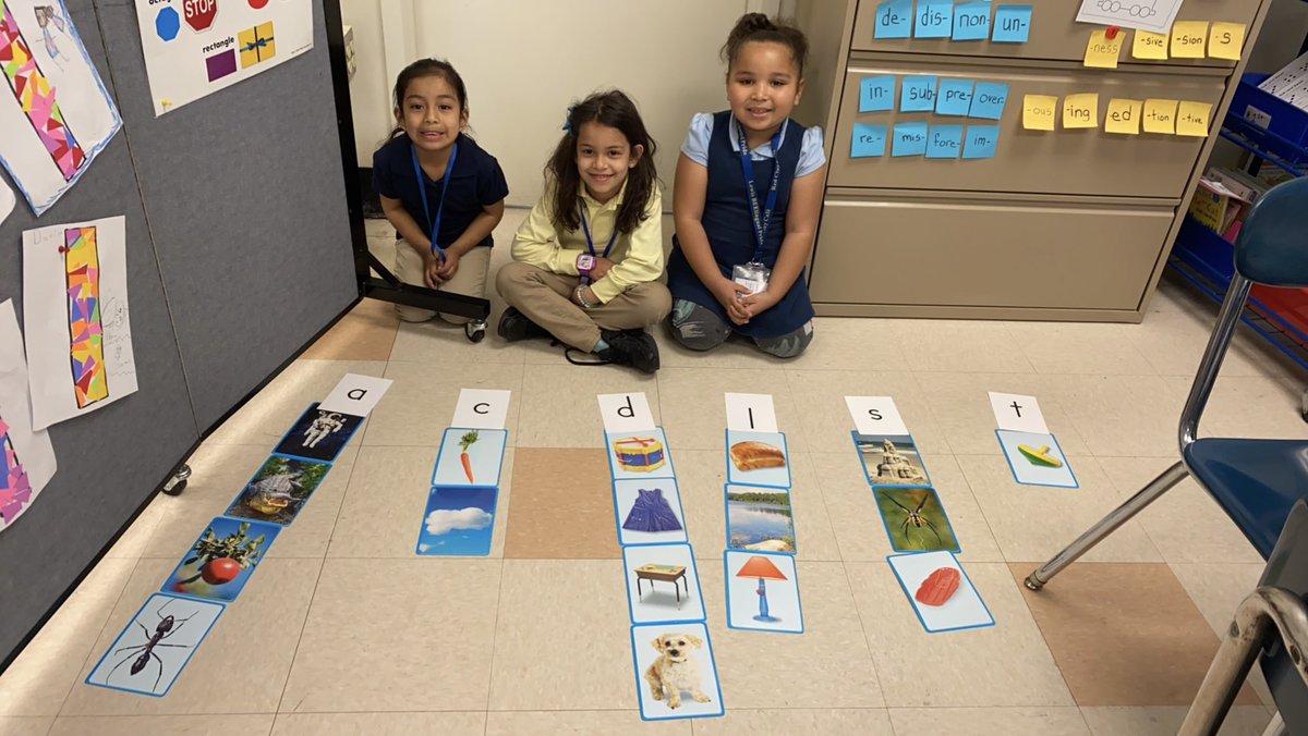 RTImrsRAGO's tweet photo. My Kindergartners are so proud of themselves for sorting these pictures by first letter sound!!! 🐝 #busybees #getupandmovearound @LewisBeeNews @RedClaySchools https://t.co/BWrdkrwXa9