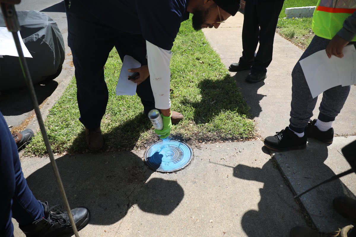 RichmondDPU's tweet photo. #DPUTwitterTakeover: Once we’re all done with a manual read the lid goes back and we spray it blue to help it stand out easier for future visits. Then we repeat! https://t.co/34kiK9sWLD
