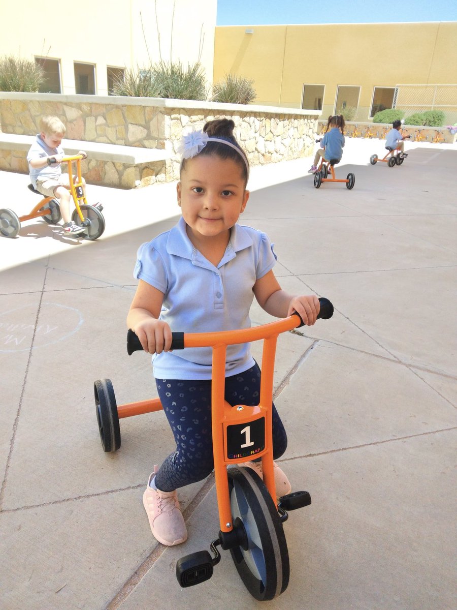 CTaverna_IES's tweet photo. Pre-K Three wheeling at the castle! #TeamSISD #ItuarteKnights https://t.co/CU1l0pVUo9