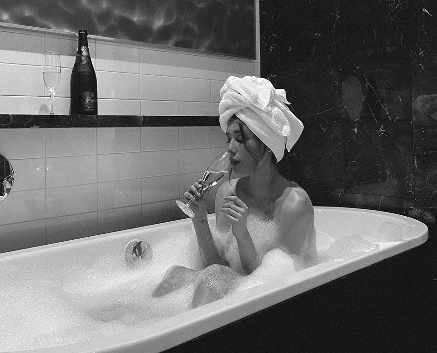 isabelleevamoon's tweet photo. You dream of me, dressed in white
I dream of you, dressed up in nothin' https://t.co/JkkkH6qEHa