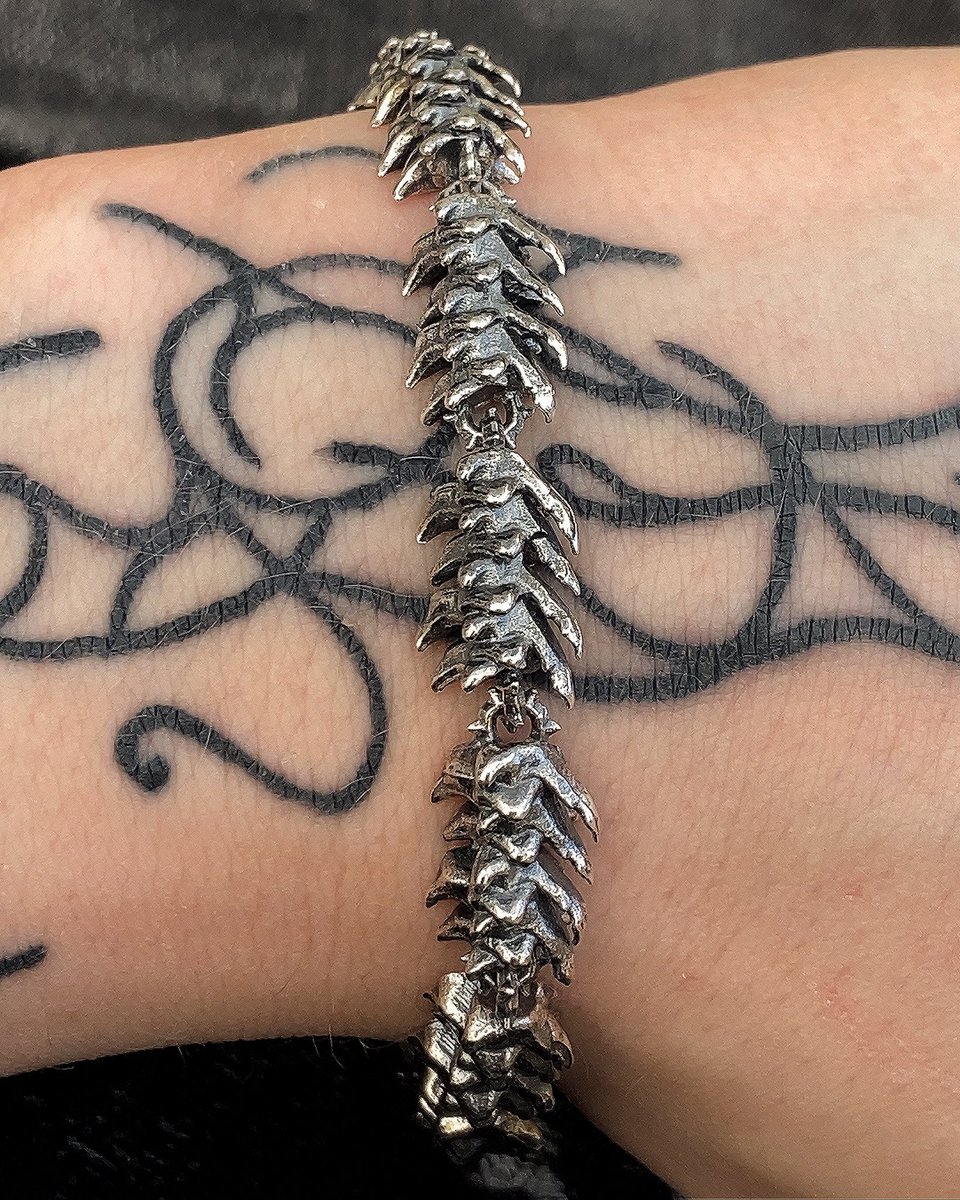 VENUSCHIVE's tweet photo. bracelet by caImcs https://t.co/wMuqrJYNDt