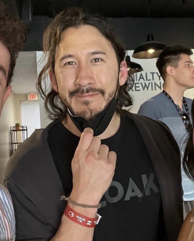 macheteplier's tweet photo. he looks so sleepy https://t.co/A8bXm0jxAB