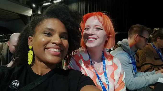 chloeivyroseseo's tweet photo. #BrightonSEO day one ft @CrystalontheWeb @cptntommy @tim_room_seo @lydia_seo_ 

Plus a bunch of queer SEOs 💓 https://t.co/AmW6j7D8sH