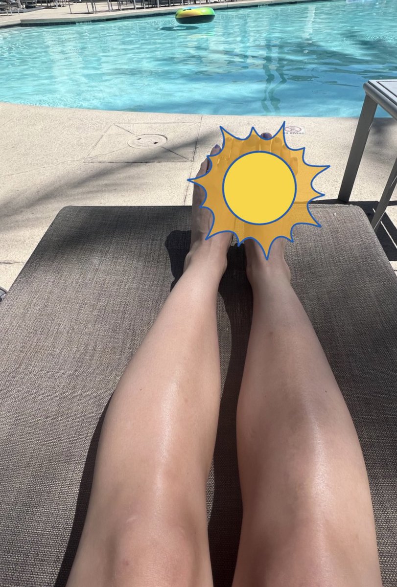 Mommy_LongToes's tweet photo. Sunny days make me happy #feet #feet_lover #feetcontent #feetfinder #feetpic #toering #longtoes #feetpicsforsale #feetfetish https://t.co/KP6PC2Qjf4