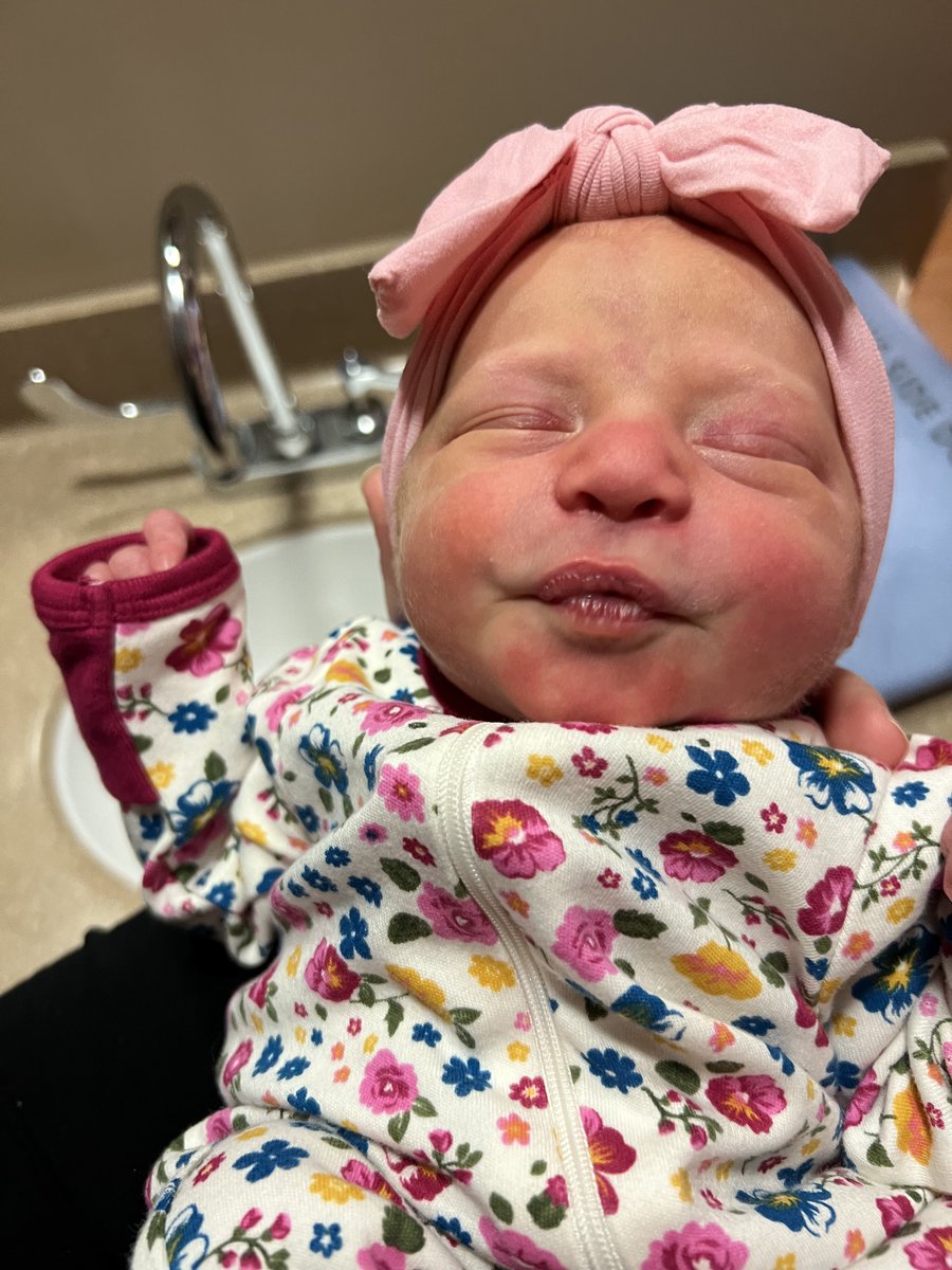 JordanAlvesTV's tweet photo. LeeAnn Taylor already has her daddy &amp; momma wrapped around her finger 💕 https://t.co/zjONfO4VcS