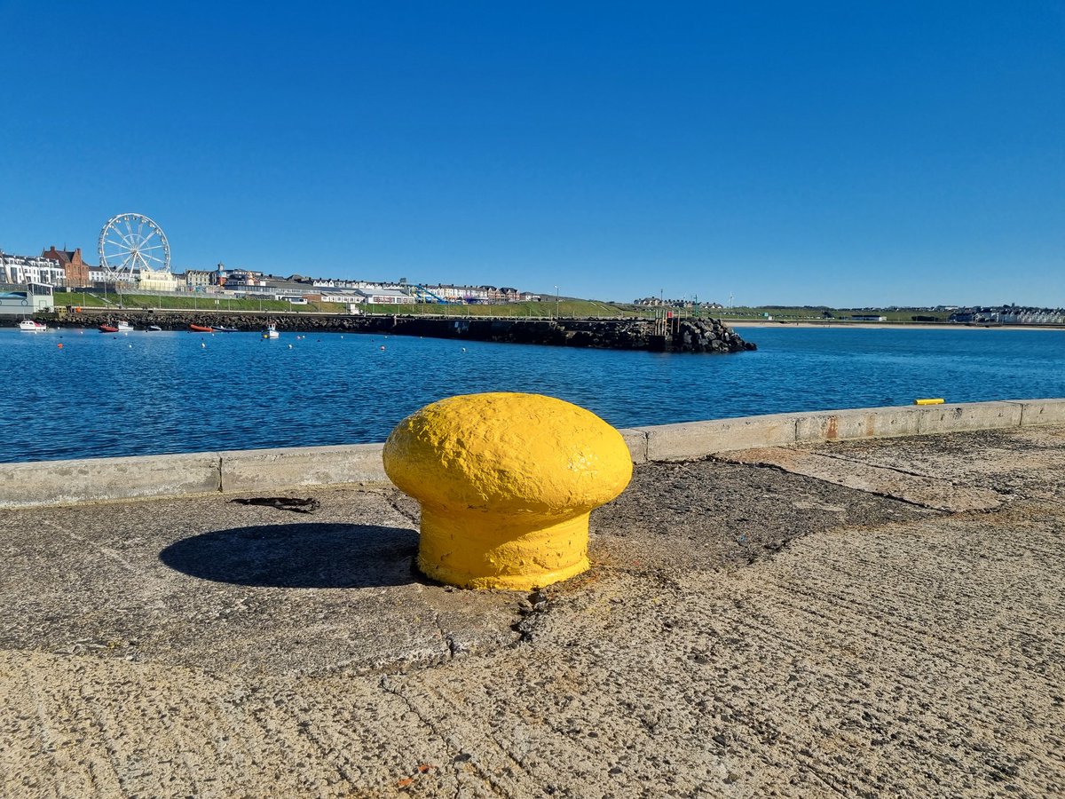 SnillGutt's tweet photo. Høy temp, og strålende #Pullert vær i #Portrush N.Irland. https://t.co/c0jKqCHypl