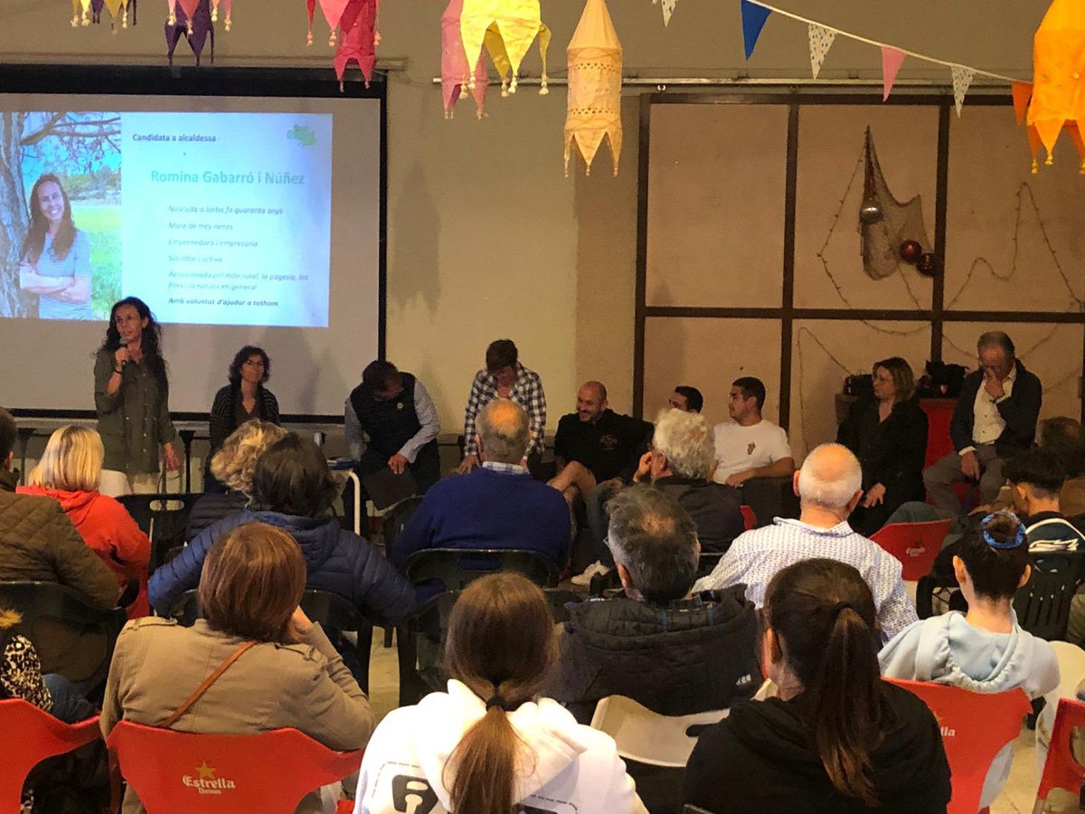 MEScatJorba's tweet photo. 📢 Atenció ‼️

La sala del cafè de Jorba  plena de gom a gom en la presentació de l'equip que acompanyarà la candidatura de Romina Gabarró a l'alcaldia de Jorba 👇

#somcanvi #méspoble #políticaútil #MEScatJorba https://t.co/8QZVE91qht