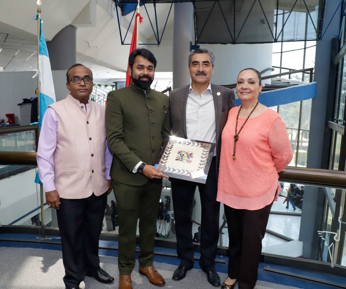 UAEH_OFICIAL's tweet photo. En el marco del primer día de actividades del FINI Festival Internacional de la Imagen, se realizó la Inauguración de la exposición “Lok mein ram (Rama entre la gente)” con la presencia del Dr-Abhinaw Raaj director del Centro Cultural “Gurudev Tagore”.
#UAEH #FINIXII #FINI2023 https://t.co/C7QTlNvQBL