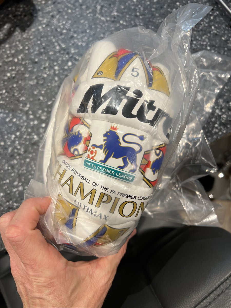 GarethSimpson44's tweet photo. @UltimaxFootball @ManUtd Do you know when it was used? https://t.co/HGvUiS9rEk