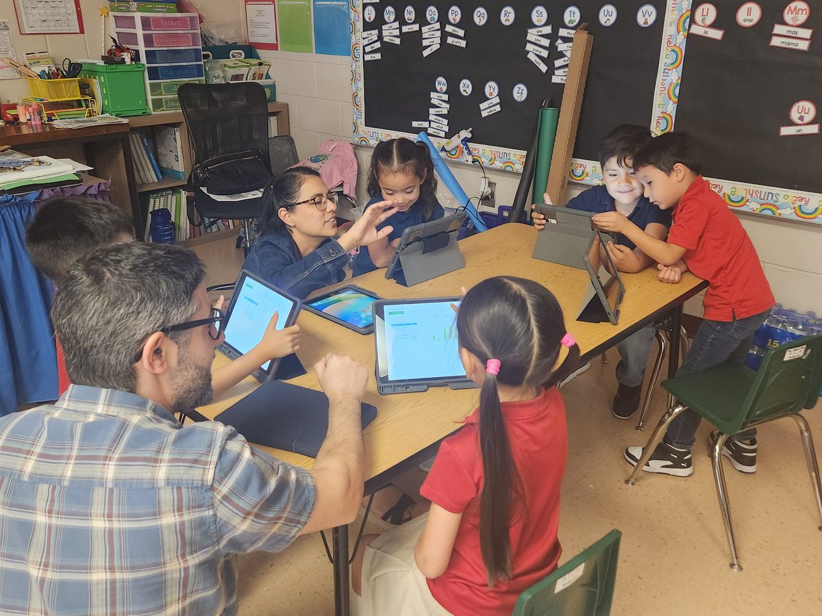 rdz_noyola's tweet photo. Our Pre-k and Kinder students had a great time learning on their iPads today.
 Thank you, Alex for all your support and guidance!@RanchoVerdeElem https://t.co/rJNWtWel3m