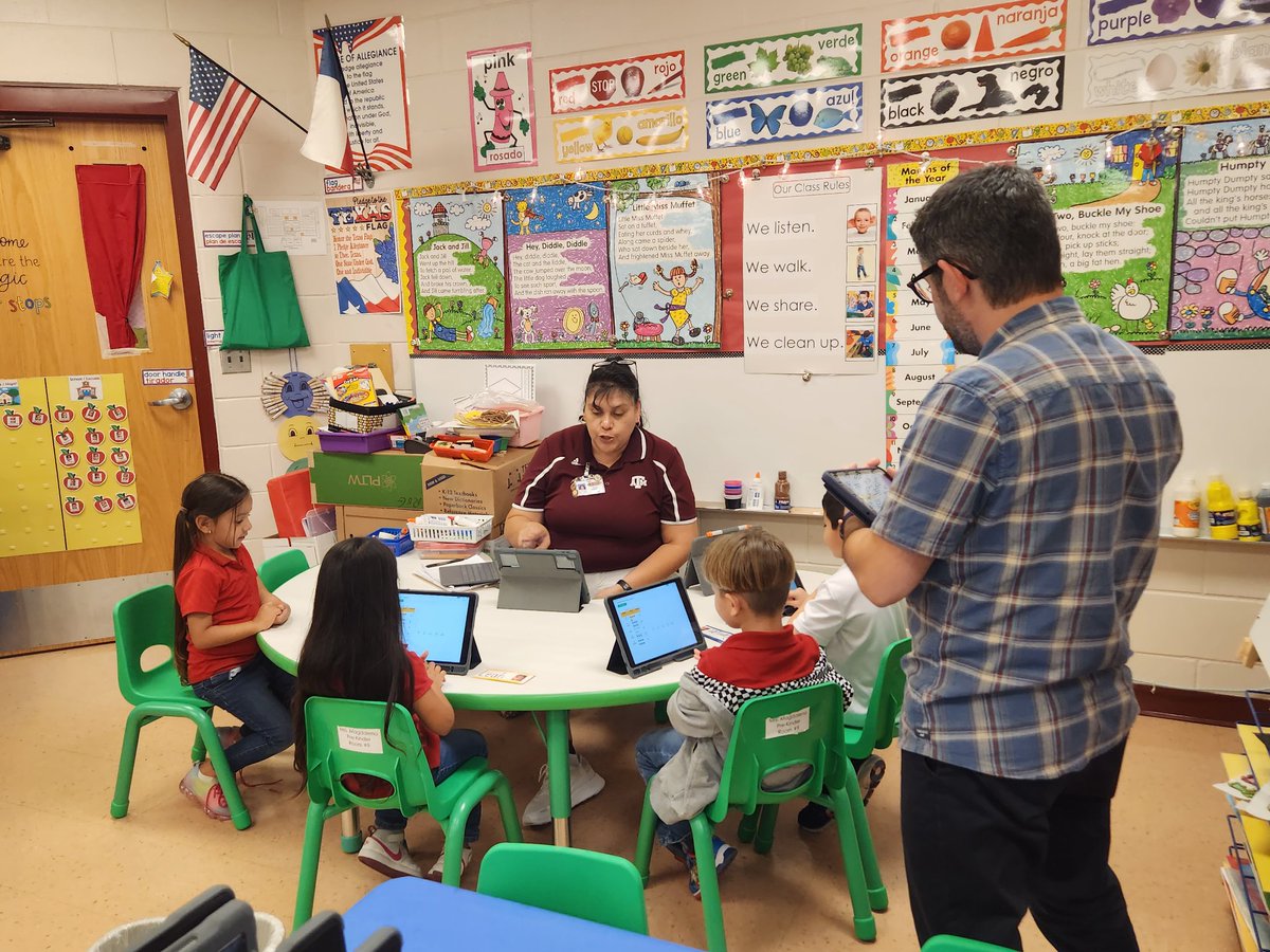 rdz_noyola's tweet photo. Our Pre-k and Kinder students had a great time learning on their iPads today.
 Thank you, Alex for all your support and guidance!@RanchoVerdeElem https://t.co/rJNWtWel3m