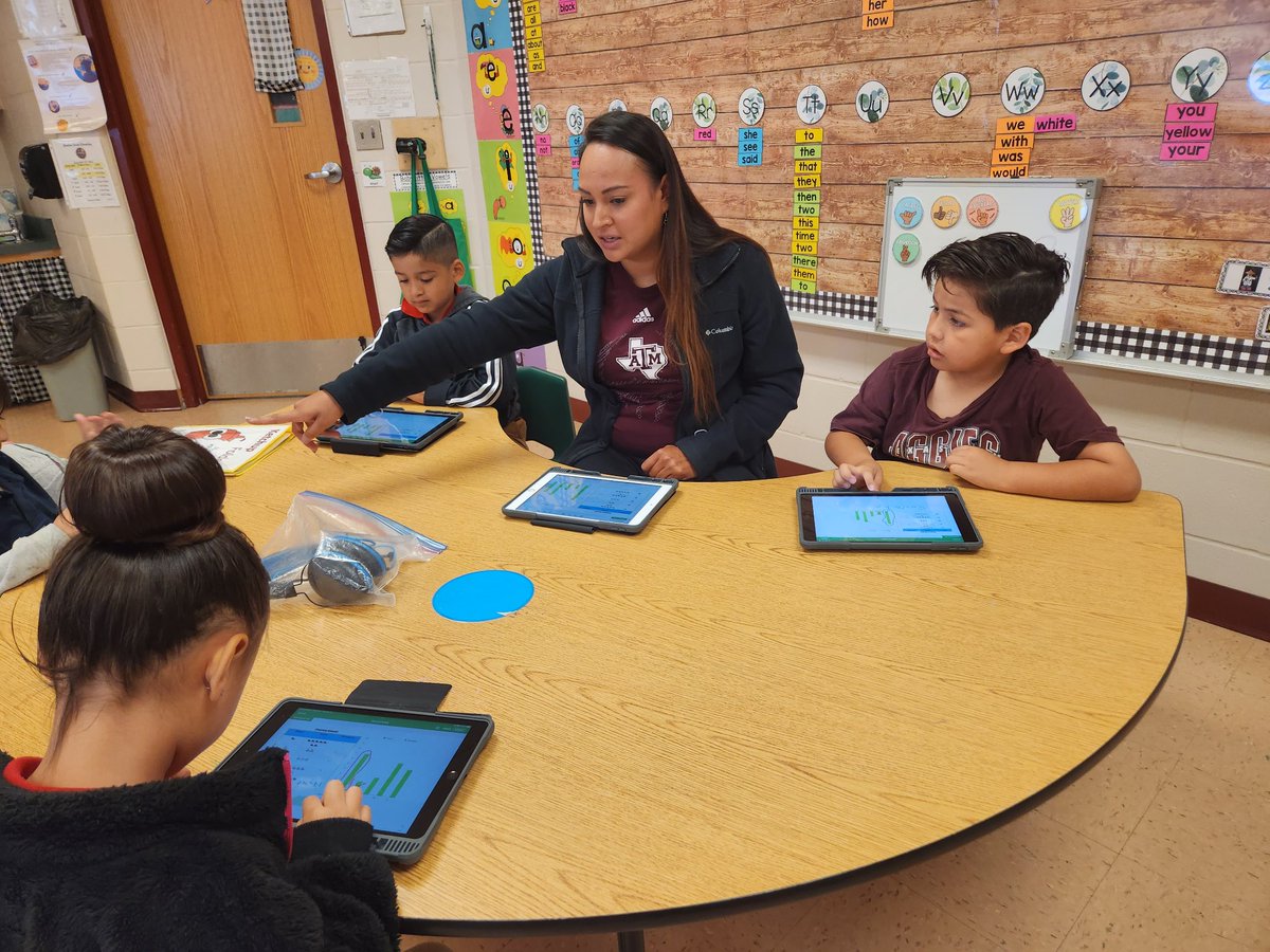 rdz_noyola's tweet photo. Our Pre-k and Kinder students had a great time learning on their iPads today.
 Thank you, Alex for all your support and guidance!@RanchoVerdeElem https://t.co/rJNWtWel3m