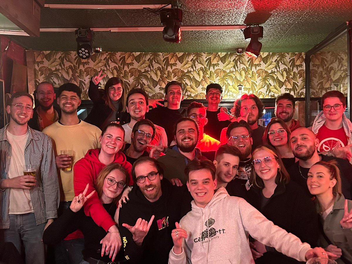 C’est la fin de la journée d’installation 💻 On est prêt pour les 28 heures de folie qui nous et vous attendent 🔥 RDV demain 18H ! #redlive #LiveStream