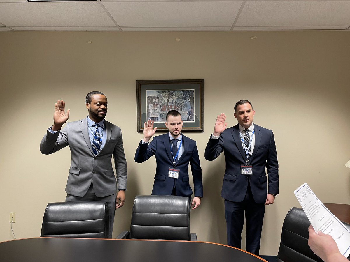 ChiefKDavis's tweet photo. Our @FairfaxCountyPD academy class of 58 recruits starts Monday. Largest in a decade. Here, finishing a team workout. These 3 out-of-state lateral hires graduate tomorrow. The secret sauce? Customer service for our applicants! https://t.co/uBwJaY52Oi https://t.co/nIPatk9dZP