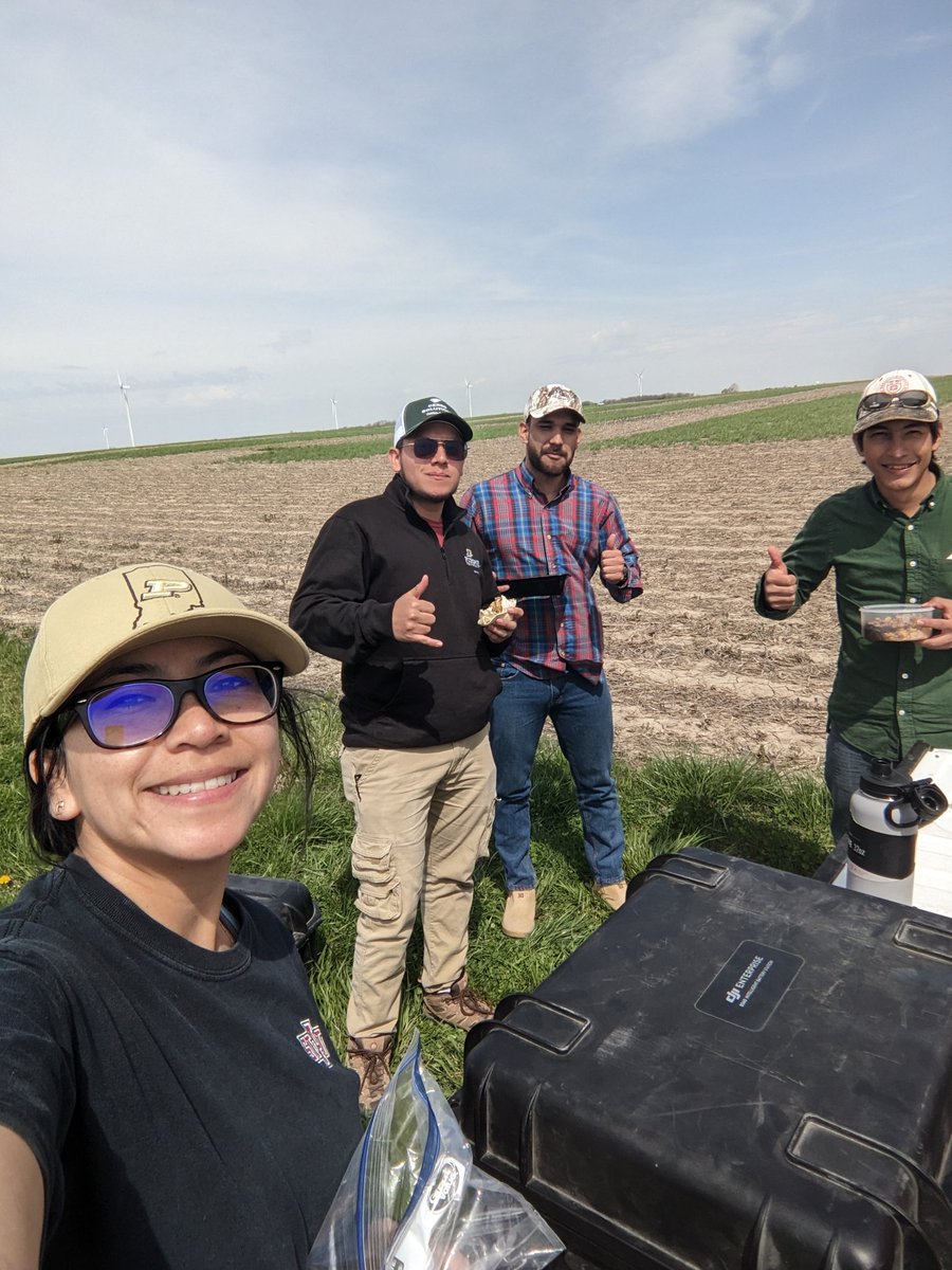a_mosmith's tweet photo. First soil sampling date of this 2023 for our precision N project 🌽🌱
Our character building season started! 💪🏼
Thanks to my hardworking team and our mentor @PurdueCorn. He is always making sure we have everything we need to do a good job🙏🏼💯 https://t.co/YKj4QTMS6g