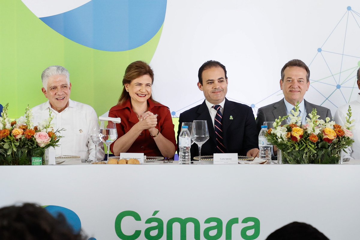 En la conferencia empresarial realizada por la <a href="/camarasantiago/">Cámara Santiago</a>, nuestra vicepresidenta <a href="/RaquelPenaVice/">Raquel Peña</a> aseguró que los logros que exhibe el país y las altas calificaciones que ha obtenido la región norte, son un fuerte impulso para seguir trabajando con más ímpetu.🇩🇴💪🏻