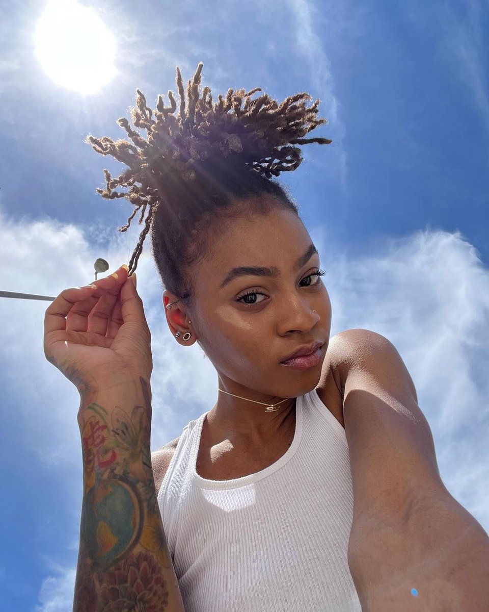 18_locs's tweet image. 🤎🤩🤎
•
📸: @TheLocDon 👸
•
Want The Perfect Loc Wash Products for your Loc? ( ‼️CLICK ON THE LINK IN OUR BIO‼️
•
•
#microlocs #locs #sunkiss #locs_18 #locs_18_pic