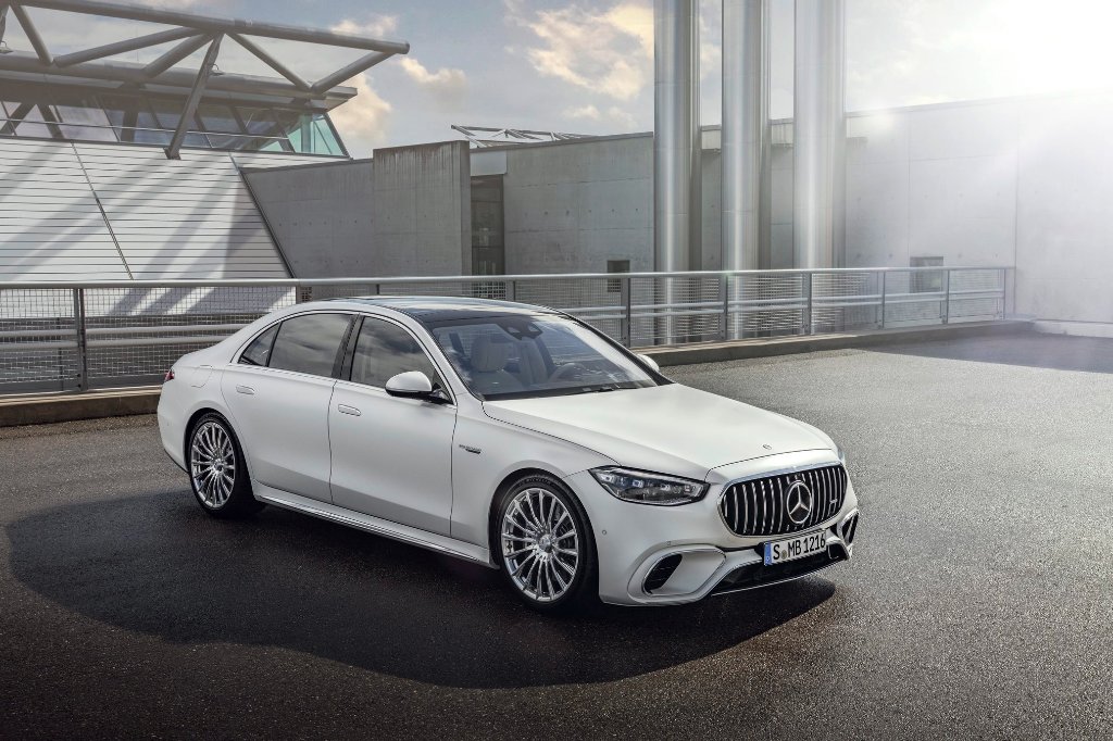 MercedesForumNL's tweet photo. BR214 interieur onthuld, GLC Coupé debuteert en meerdere modellen vernieuwd. https://t.co/NZR3lBmbmT https://t.co/QDKh5HcDC4