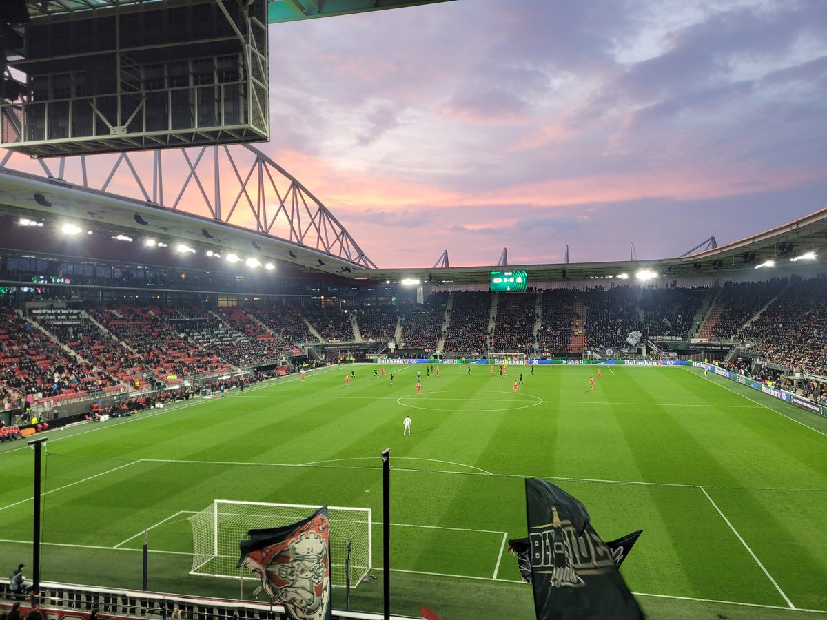 DeRodeBaron1967's tweet image. JAAAAAAAAAAAAA🥳🥳
#azand

Sorry voor het late gejuich. Ik moest eerst naar huis rijden.

Nu vlug slapen, want de wekker staat zeer vroeg voor het volgende Europese duel.