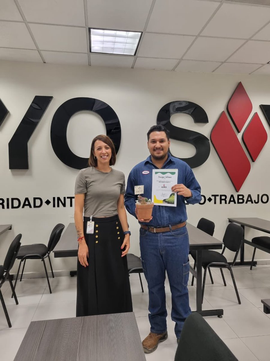 BosqueUrbExtra's tweet photo. Hoy impartimos un taller de #Compostaje y manejo de #ResiduosOrgánicos a la empresa #ALMEX 🤩
Cada participante se llevó su bolsa de composta. En #BosqueUrbanoDeExtra queremos impulsar la #EducaciónAmbiental en organizaciones públicas y privadas.
¡Gracias #ALMEX! https://t.co/TLnkbIrais