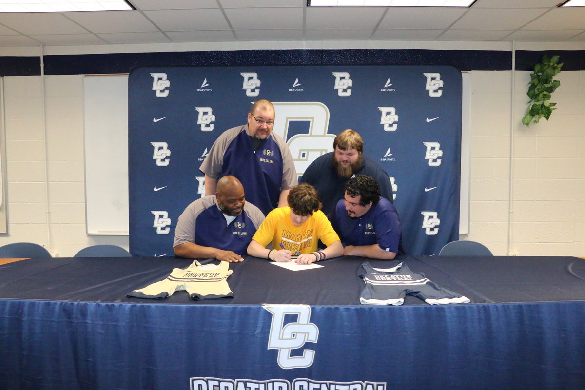 isaaccadwell7's tweet photo. It’s official ✍🏼 #goknights 

@MarianWrestle 
@DCHawksWrestlin 
@DCHawkPOWER 
@DCHS_Athletics 
@DCHSLive https://t.co/Z0TGzGjipf