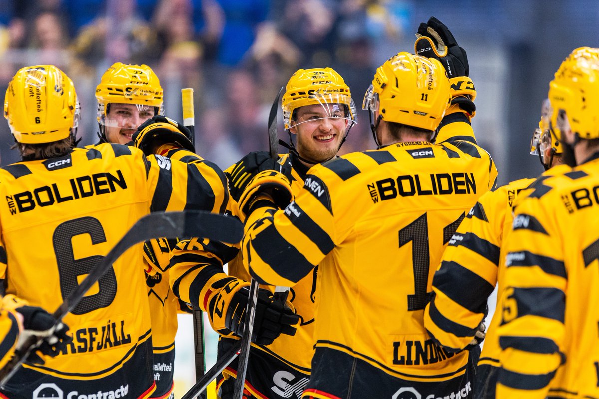 SHLse's tweet photo. Robertsson hjälte för Skellefteå i period fem
https://t.co/JjSiDbgv9v 📲
@VLHlive @skelleftea_aik 

#VLHSKE #SHL #twittpuck #ishockey #svsshl
📸 Jonas Ljungdahl @bildbyran https://t.co/Lhwl1TJYb2