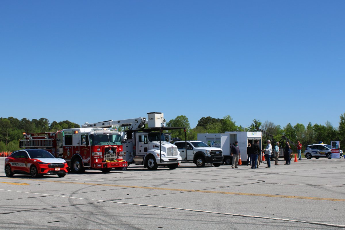 NCCleanTech's tweet image. Last week, we hosted two Clean Transportation Demonstration days- one in Garner and one in Jacksonville, NC! 
Find out more about clean transportation technologies and practices to #FuelWhatMatters to you at fuelwhatmatters.org