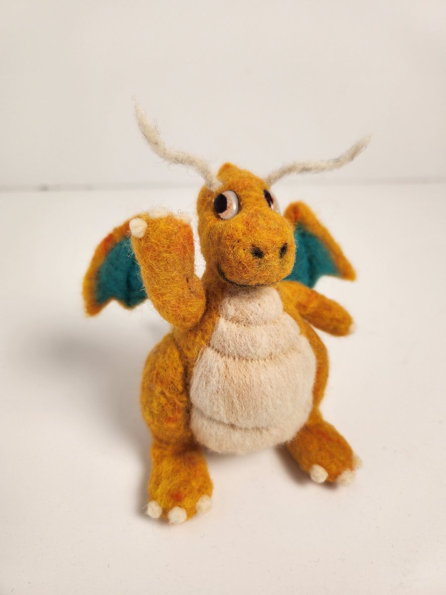 MitchGizzard's tweet photo. Dragonite o-o

#dragonite #commsopen #feltart #feltdoll #needlefelt #pokemon #cheeks #felting https://t.co/VNKSIcvWd5