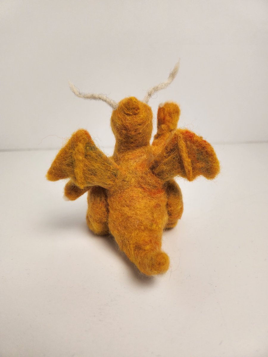 MitchGizzard's tweet photo. Dragonite o-o

#dragonite #commsopen #feltart #feltdoll #needlefelt #pokemon #cheeks #felting https://t.co/VNKSIcvWd5