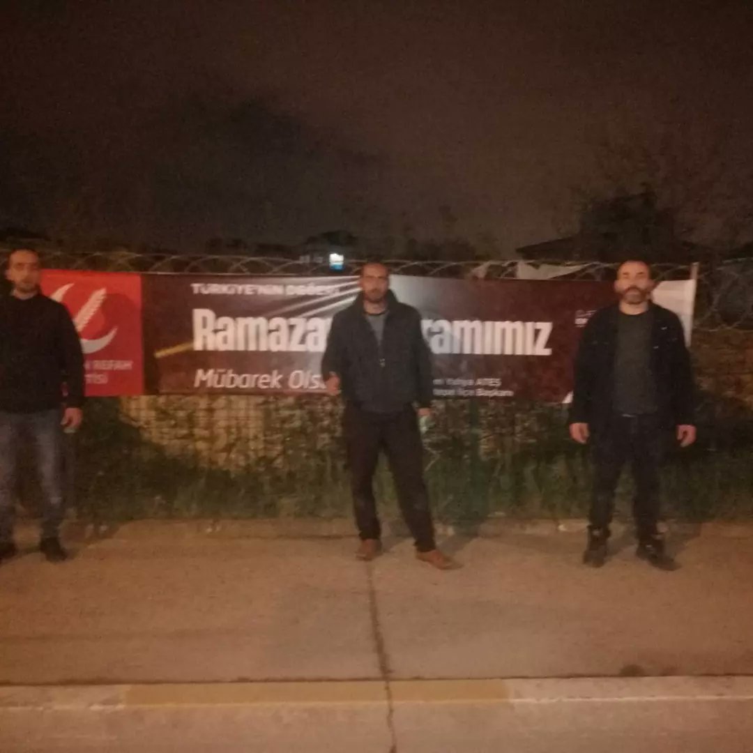 RpSancaktepe's tweet photo. Sancaktepe Teşkilatı Olarak SKM Ofisimizi Süsledik 
Akabinde Ramazan Bayramı Pankartlarımızı Astık Tüm İslam Aleminin Ramazan Bayramı Mübarek Olsun.
@ErbakanFatih
@rpmustafadogan
@YahyaAtes
@rprefahpartisi 
@refahist
#YenidenRefahPartisi 
#MilliGörüşMeclise 
#RamazanBayramı https://t.co/DEu18au6YO
