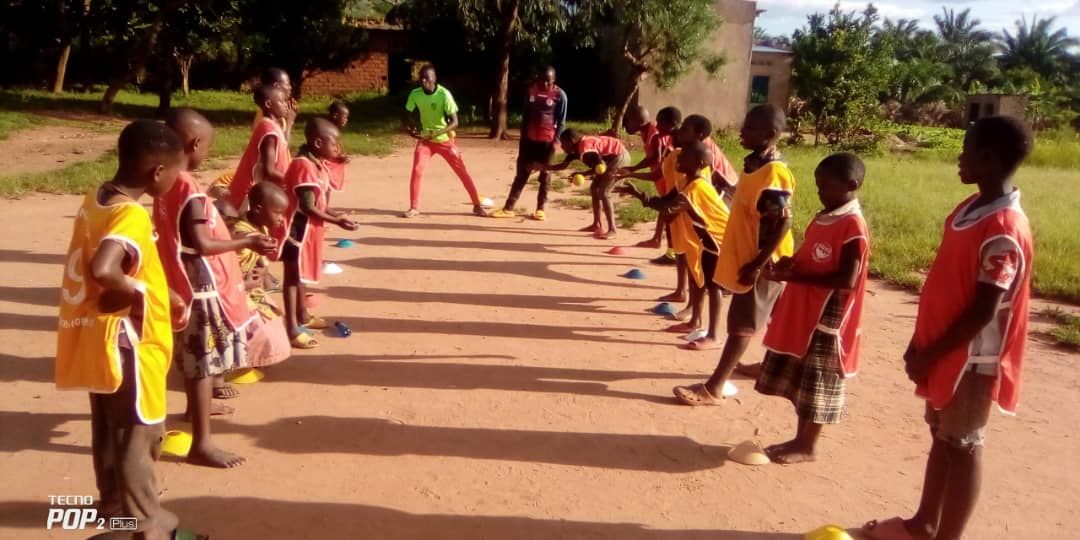 KabongaStarCC's tweet photo. #CricketMakamba: Another great day in Kabonga, @CricketMakamba. Guys were out on the ground learning new life skills - Cricket 🏏 - that will change lives forever in the neighborhoods.

Kabonga is a far southern village bordering Tanzania.

#BurundiCricket #CricketIsBurundian https://t.co/1H5nq1wFYQ