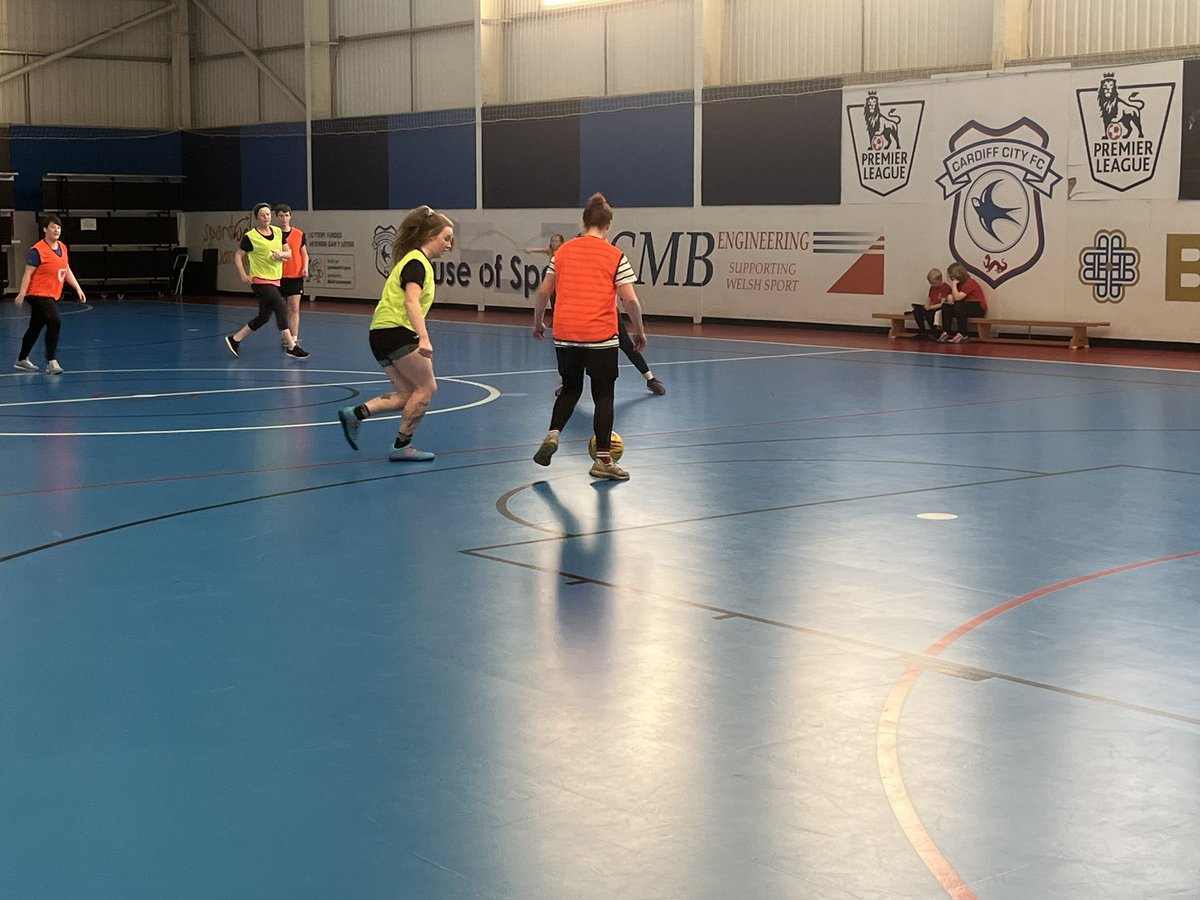 E_mma7's tweet photo. Loved tonight’s session with the ladies at our  #SKILLS session #Beginners #ReturningPlayers #WantToImprove #LadiesFootball #AmdaniHi #FootballForAllAbilities @CardiffCityLFC @CCLFC_Huddle https://t.co/TvG0sj0WjE