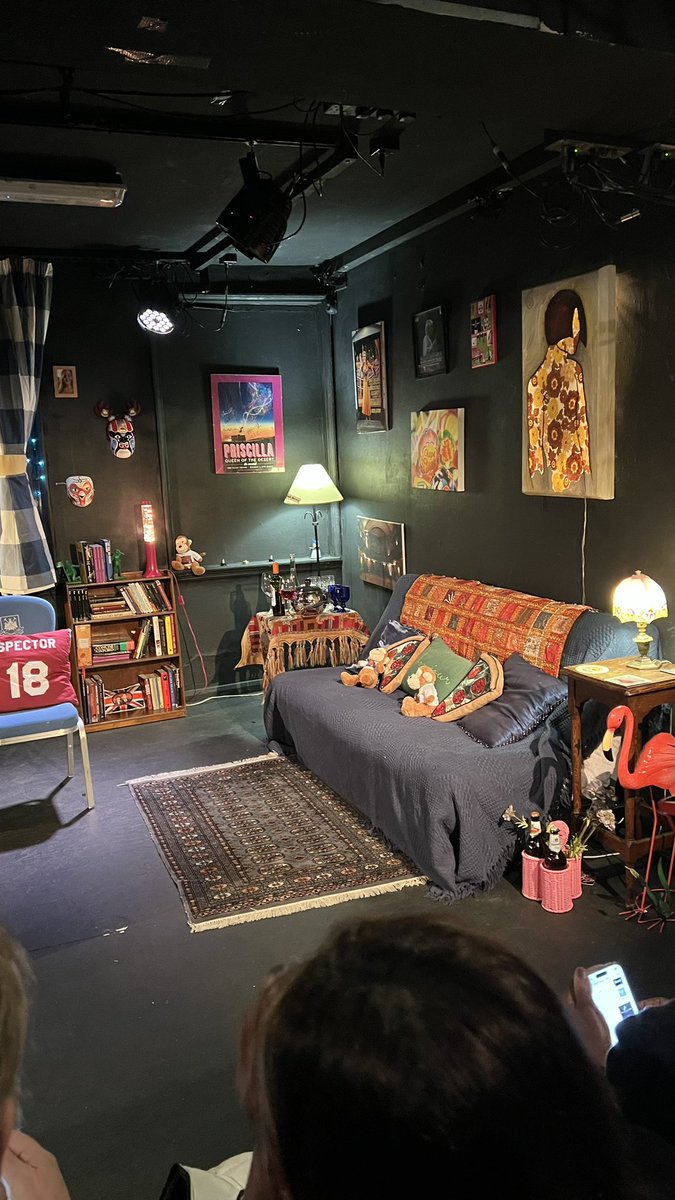 When your art is part of a set!!
Generation Games at the <a href="/WhiteBearTheatr/">White Bear Theatre</a> was superb! Congrats to my dear friend <a href="/McManingtonHall/">Michael McManus</a> &amp; the ace <a href="/CharlieRoss99/">Charlie Ross</a> on 2 very funny, very moving plays, LOVED them!! Runs until Sat 22nd, do go if you can!!!