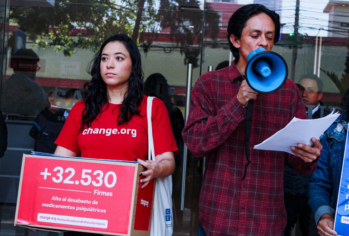 cerodesabasto's tweet photo. Protesta y entrega de firmas en la @SSalud_mx por el #DesabastoDeMedicamentos psiquiátricos 💊. https://t.co/unGGLmW28J