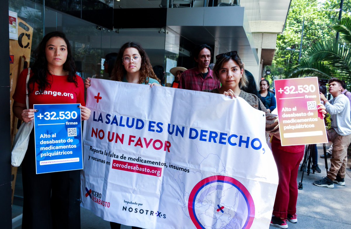 cerodesabasto's tweet photo. Protesta y entrega de firmas en la @SSalud_mx por el #DesabastoDeMedicamentos psiquiátricos 💊. https://t.co/unGGLmW28J