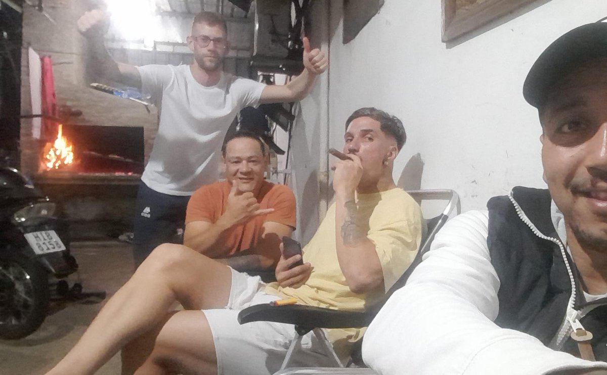 Fabripelo5's tweet photo. Que cuarteto @nicocaceres33 @MatiasBentin3 @LeitesFabi vamooos nosotros https://t.co/20EeW2bvuy