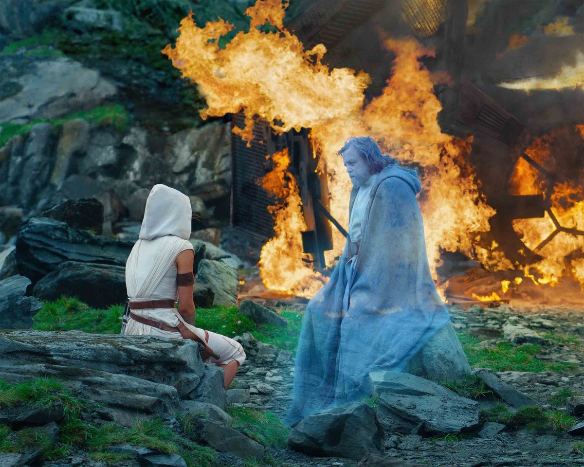 holocron_sw's tweet photo. #LukeSkywalker aconsejando a #ReySkywalker en #AhchTo.
#StarWars #TheRiseOfSkywalker. https://t.co/u2Kt6tuXXp