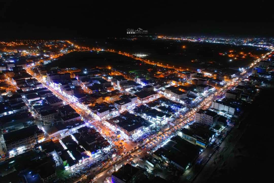بتوجيهات من عضو مجلس القيادة الرئاسي محافظ مأرب اللواء سلطان بن علي العرادة 
يتم الآن .. تدشين المرحلة الثالثة من مشروع الإنارة بمدينة مأرب

#مـن_مـأرب