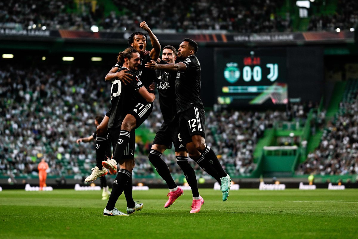 SerieA_Lawas's tweet photo. 15 points is back ✅
Semifinal UEFA Cup ✅

Selamat hari lebaran Juventini https://t.co/fJHxcGpzzs