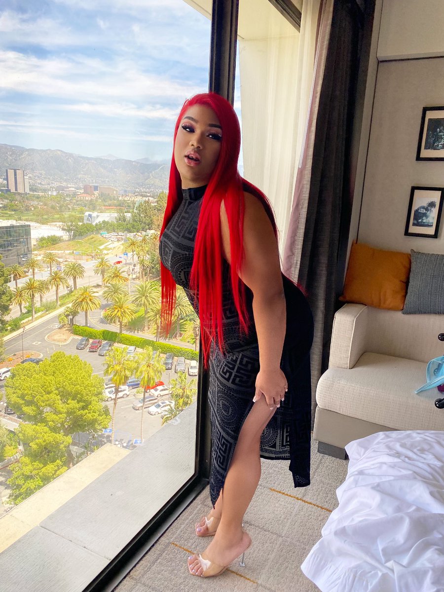 PVDBIGGIE's tweet photo. Bad little redhead, she 'bout to black❤️‍🔥🖤

#baddieswest #biggie #bigdominican  #labiggie https://t.co/P0WZjPTAbp