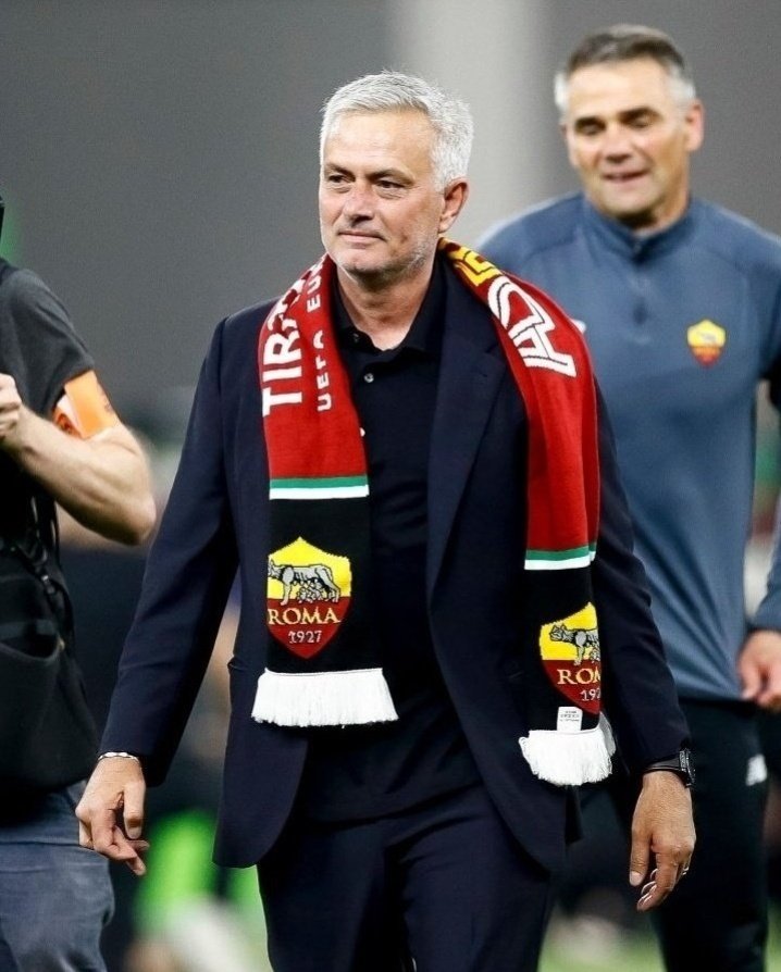 Iconic_Mourinho's tweet photo. José Mourinho will now be in the semifinals of a European competition for the 12th time in 20 years.

3 games away from European trophy number 6.

Knock-out stage Mourinho is a different animal. https://t.co/bw0OFDBenn