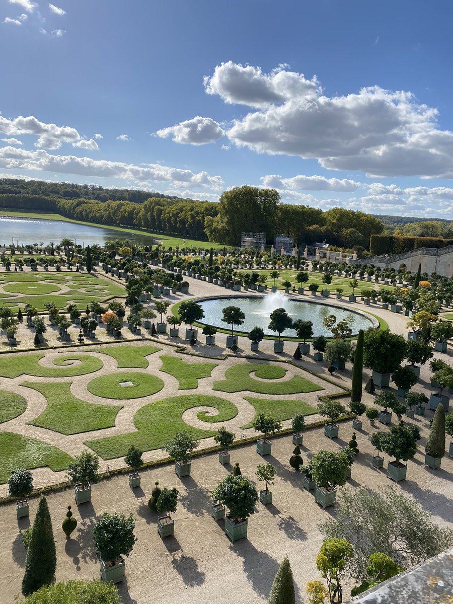 kiki2u's tweet photo. @lldubs Make sure you visit Versailles!  It was the highlight of my last visit.  It’s an easy day trip outside Paris.  Allow time to visit the grounds…I was absolutely blown away.. it’s unreal. https://t.co/ENoeVfWodu