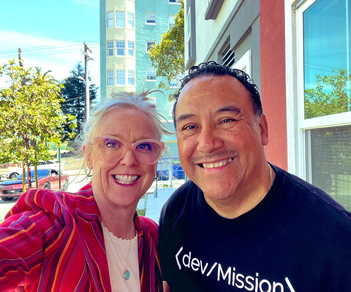 CamelinBlackst1's tweet photo. AT&T is proud to promote ACP and get more Californians connected by collaborating with Dev/Mission at their Hayes Valley Refrubathon today! #GetConnectedCA #DevMission #DigitalDivide #ATTimpact https://t.co/WPqSplGWeH