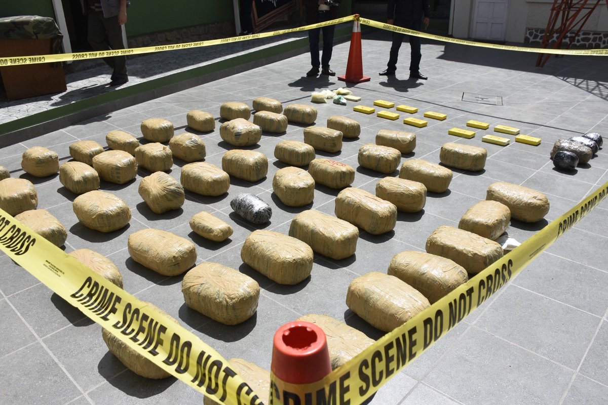 JAIMEMAMANIE's tweet photo. Fruto de 5 exitosos operativos ejecutados en el departamento de La Paz, del 17 al 19 abril del presente año, se secuestró 120,1 Kg. de Cocaína y 2 vehículos y se aprehendió a 6 personas. Estas acciones permitieron afectar al patrimonio del narcotráfico  en 181.147 $us. https://t.co/azLJkwo2RW