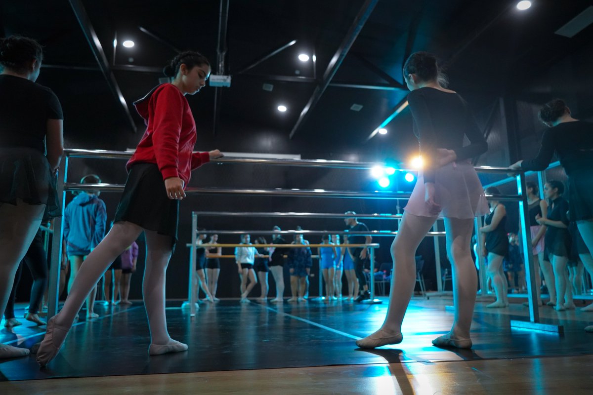 ccmch_'s tweet photo. 📸Encuentro de Danza Escolar
Una clase abierta dirigida por Hugo Zárate en la Sala 6 del Centro Cultural Municipal realizada en el marco del Festival de Danza Escolar San Nicolás 2023.
#Ccmch #MesdelaDanza #Chillán #Ñuble https://t.co/dP4ktnzx4b