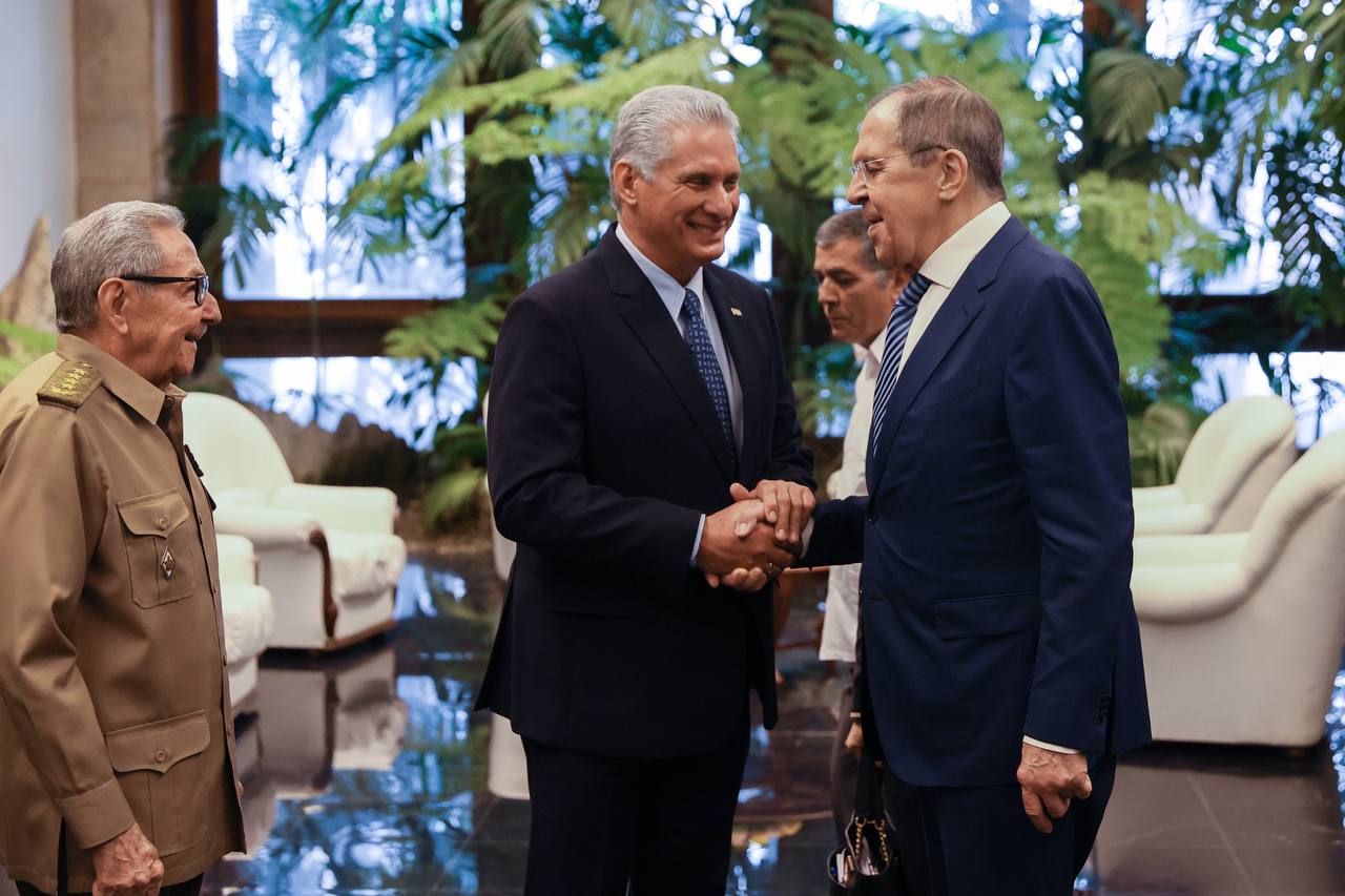 Cubadebate on X: "🇷🇺🇨🇺 El titular de Exteriores ruso, Serguéi Lavrov, fue recibido por el Presidente de Cuba, Miguel Díaz-Canel, y el General de Ejército Raúl Castro Ruz, líder de la Revolución